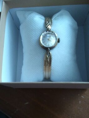 Ladies Gold Plated 17 jewel, shock proof   Cardinal Watch